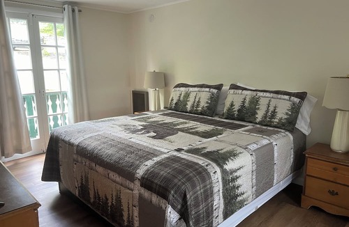 Diamond Point House | Spacious 5-bedroom newly renovated house on Lake George, NY! Lots of amenities!