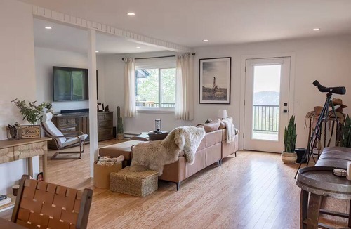 Evergreen House | Luxury Mountain Chalet- Putting Green, Views & Hot Tub