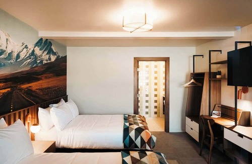 Hale Apartment | Cosmic Highway Hideout | La Vista Motel | 207