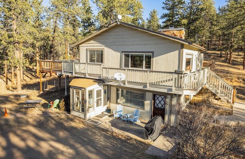 Pine Apartment | Pet-Friendly Pine Home: Near Hiking & Fishing!