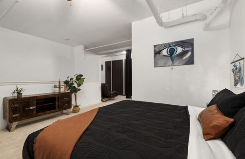 Downtown Denver Apartment | Downtown Denver Luxury Art Loft | The Elevated Gallery