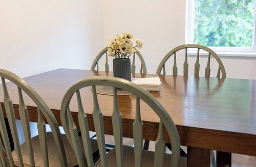 Cimarron Hills Apartment | Custom 2-bedroom, Full kitchen. apartment located East Colorado Springs.