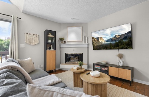 Englewood Condo | Modern Retreat | 2BR Retreat Near Denver | Gym