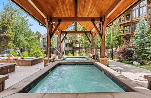 Warrior's Mark Condo | Walk to Main St | Pool & Hot Tub