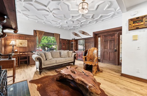 Capitol Hill Apartment | Cap Hill 2BR Character, Privacy & Garage Parking