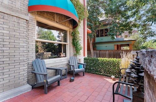 Capitol Hill Apartment | Cap Hill 2BR Character, Privacy & Garage Parking
