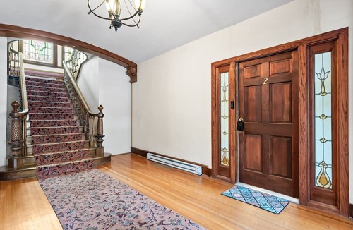 Capitol Hill Apartment | Cap Hill 2BR Character, Privacy & Garage Parking