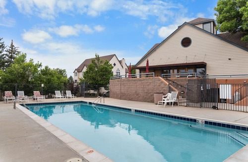 Englewood Apartment | DTC Apartment! Extended Stays, Free Parking & Fast WiFi!