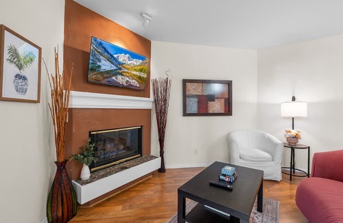 Englewood Apartment | DTC Apartment! Extended Stays, Free Parking & Fast WiFi!
