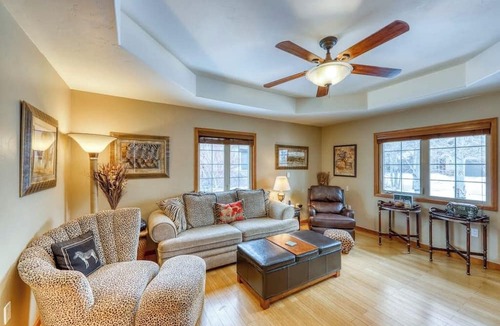 Gypsum House | Dog-friendly home with mountain views, pool & private hot tub