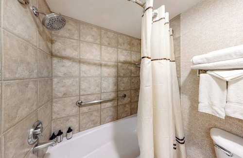Mount Crested Butte Apartment | 2nd-Floor Studio w/Mtn Views, Shared Outdoor Hot Tub & Heated Pool, Washer/Dryer