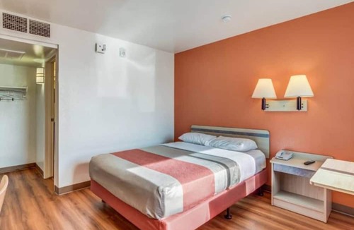 Fort Collins Apartment | Queen Bed|Non-Smoking|Fort Collins