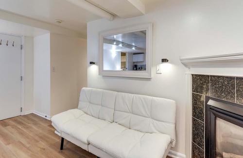 Green Lake Apartment | Walkable Green Lake Studio w/Fireplace