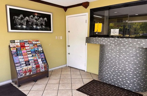 North Newport News Apartment | King Bed|Smk|Newport News PA
