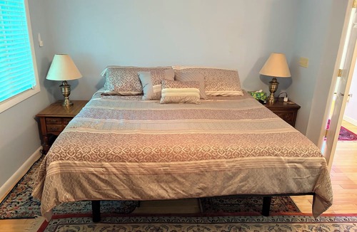 Saratoga Springs Cottage | Perfect for SPAC Concert or Track! 1 Bed Cottage w/King Bed in Saratoga Springs!