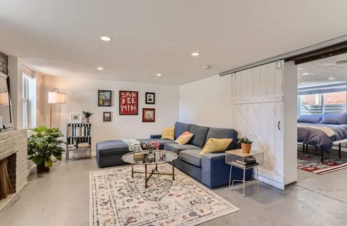 Cole Condo | Pet Friendly I Remodeled I Near RiNo | Sleeps 7