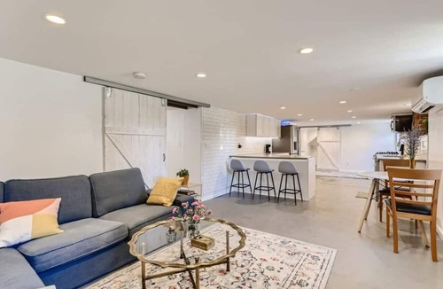 Cole Condo | Pet Friendly I Remodeled I Near RiNo | Sleeps 7