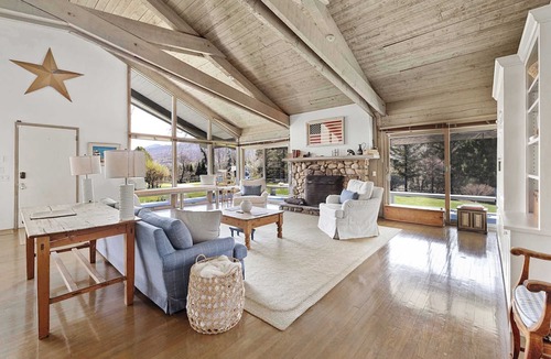 Dorset House | Private 5-BR Mountain Estate 10-Min to Manchester