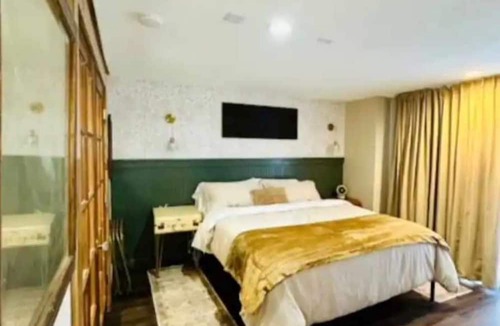 Woodland Park Apartment | Vintage Velvet Haven - newly added hot tub!