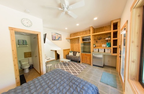Durango Apartment | STUDIO 203: AMAZING Mountain Views - 5 Minutes to Downtown Durango! Pet Friendly