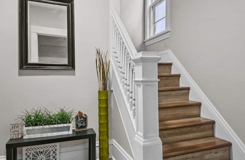 Midway Apartment | St Paul Fry Street Den #1