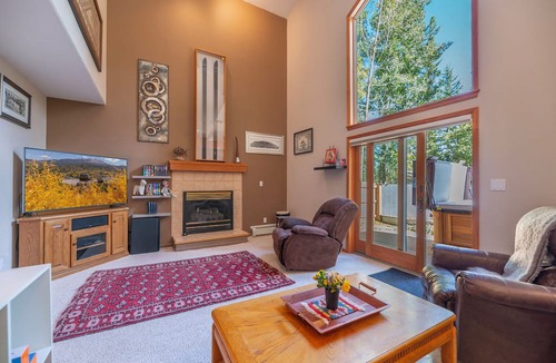 Breckenridge House | Peak 7, dog friendly fenced in yard, hot tub, pool table & dedicated work space
