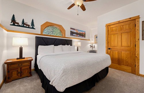Fall River Estates Condo | Riverfront Hideaway Private Hot Tub
