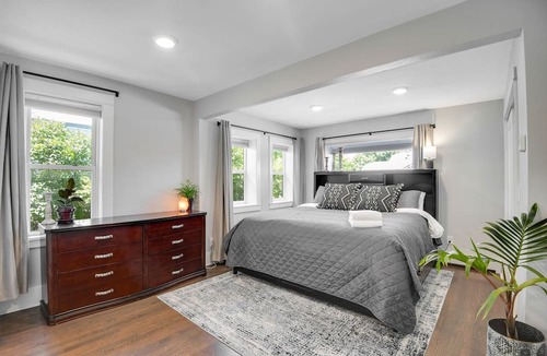 Sloan Lake Apartment | Spacious Modern | Groups |Family |Sloans lake