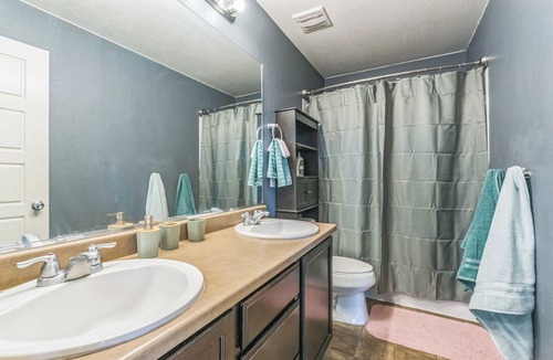 Brighton House | Spacious Home for Families + Near Denver