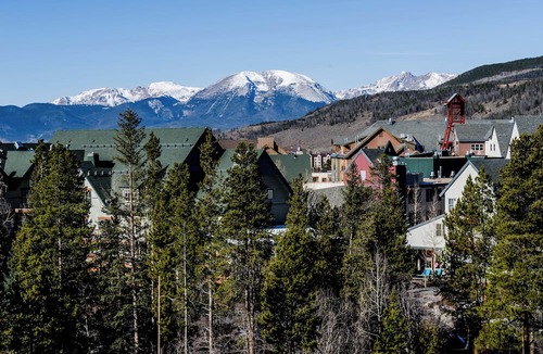 Mountain House Condo | Cozy Mountain Studio Steps from the Base – Stylishly Furnished Escape!