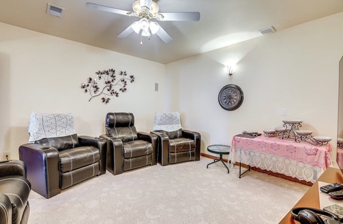 Berkley Apartment | 7 Mi to Dtwn Denver: Lakefront Gem w/Dock!