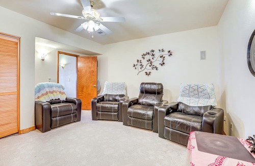 Berkley Apartment | 7 Mi to Dtwn Denver: Lakefront Gem w/Dock!