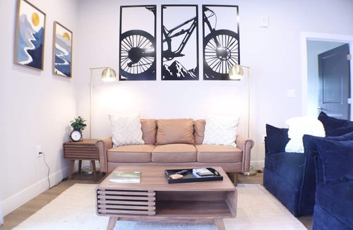 Rogers Apartment | Deluxe 2BR with king suites, pool & minutes to OZ Trails.