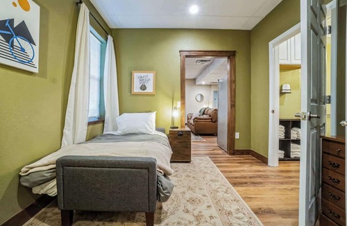 Nederland Apartment | Heart of Town | 10 Min to Skiing | Locals Favorite
