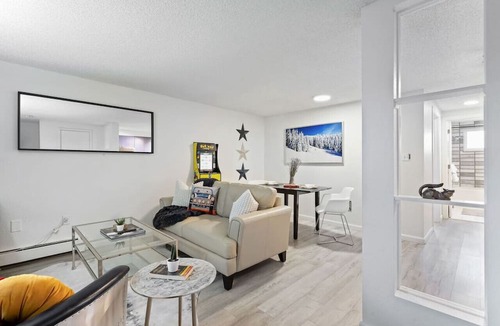 Englewood Apartment | Blue Moon Extended stays w/Casper Mattress