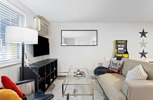 Englewood Apartment | Blue Moon Extended stays w/Casper Mattress