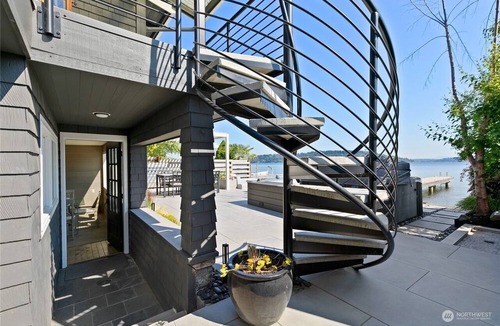 Bryn Mawr-Skyway House | Luxe Waterfront Estate Annex Hot Tub Private dock
