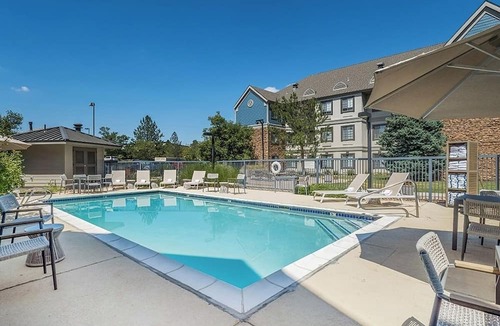 Acres Green Hotel | Stylish 2BR Suite for a Relaxing Stay | Breakfast Included | 3 Units
