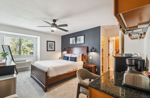 Englewood Apartment | Code & Comfort | 2BR DTC Retreat | Pool + Home Office | Greenwood Village