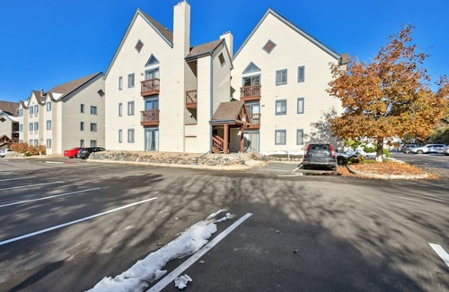 Englewood Apartment | Code & Comfort | 2BR DTC Retreat | Pool + Home Office | Greenwood Village