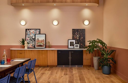 Cole Apartment | Pet Friendly + Junior Studio | Rooftop Views & Bar