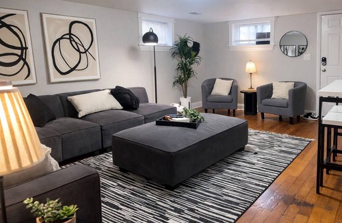 Greeley House | UNC Hideaway | King Beds, Fire Pit & Hammocks
