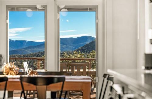 Bailey House | Private Sauna Retreat, Cold Plunge, Hot Tub, Views