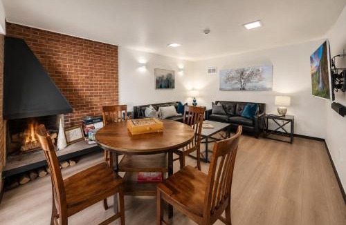 University Park Apartment | The Fox Den in Old Town! Pool, Sauna & Game Room