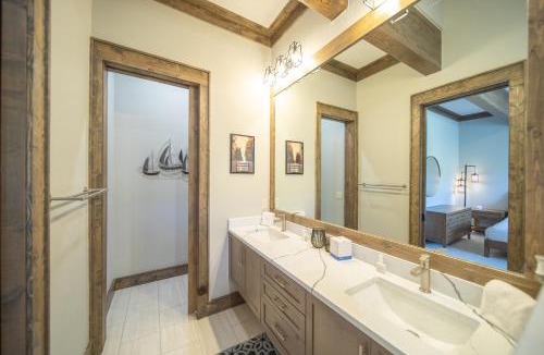 Lakeside Village House | Seasons 1892 by SummitCove Lodging in Colorado