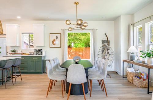 Miller Park House | AC Walks to Cap Hill Parking Newly Renovated
