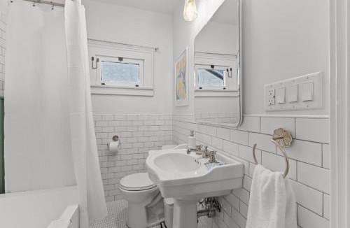 Aberdeen House | 3BR Charming Home Bright Space & Sleeps 8