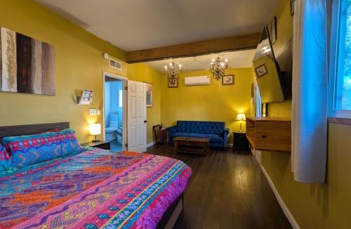 Elyria Swansea Villa | Denver Oasis 5BR Home with Hot Tub, Sleeps 16