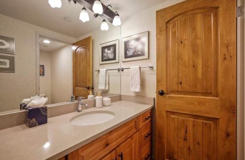 Peak 9 Hotel | Ski In Ski Out Studio Dog Friendly Beaver Run Building 4