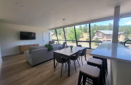 Kerr Gulch Apartment | Modern Stay in the Heart of Evergreen
